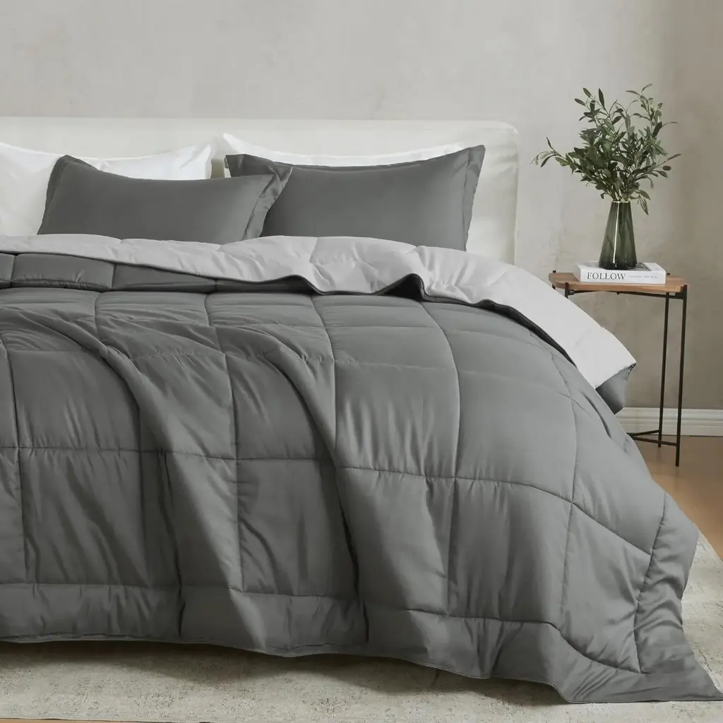 Edredón Casual Comfort Solid Reversible Ligero De Plumón Alternativo Gris Claro - King-California King | 842933142064 TRG180124116