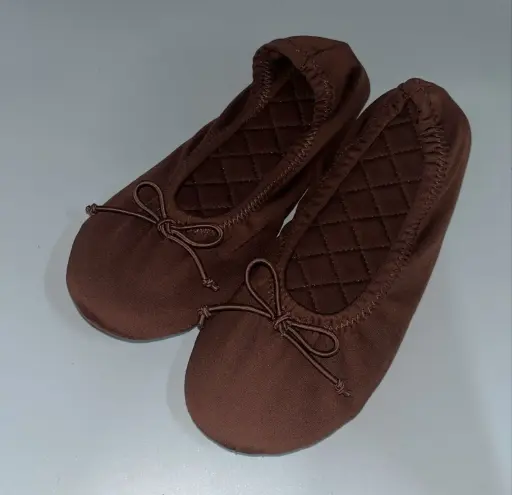 [Isotoner Womens Ballerina Slippers - NUDE 4 MEDIUM] Zapatillas De Bailarina Isotoner Para Mujer - Cafe 4 Medium | 194194270247 TRG188381407